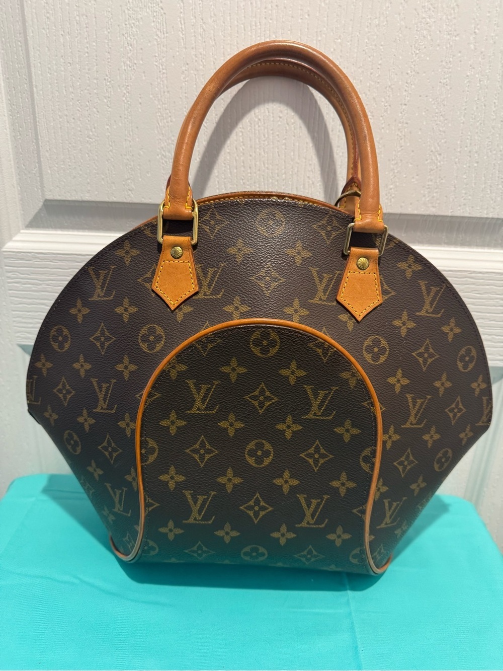 Louis Vuitton Monogram Canvas Ellipse MM